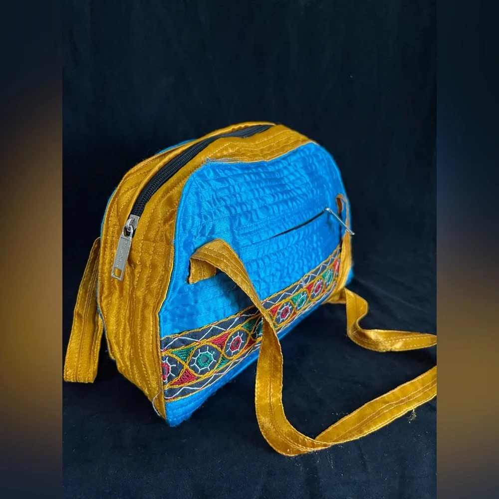 Vintage silk shoulder purse with pockets colorful fun Boho